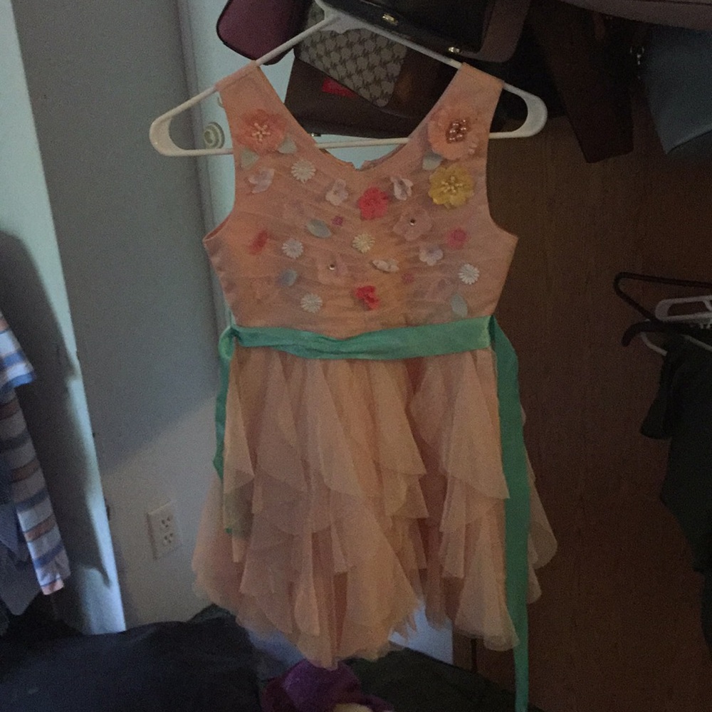 a cream color dress (meet ups only)